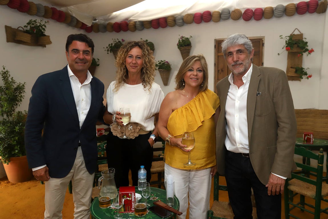 El espectacular ambiente en las casetas este domingo en la Feria de Córdoba, en imágenes