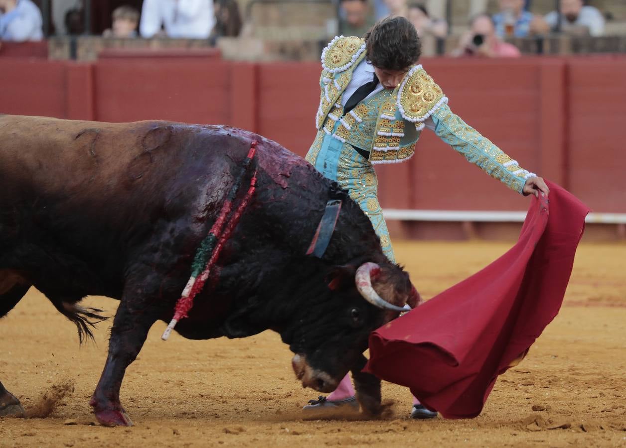 En imágenes, Isaac Fonseca impacta en su debut en Sevilla