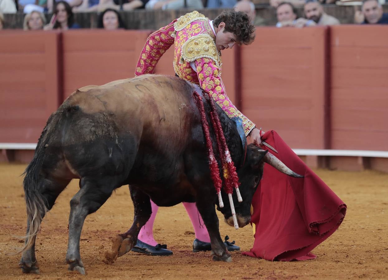 En imágenes, Isaac Fonseca impacta en su debut en Sevilla