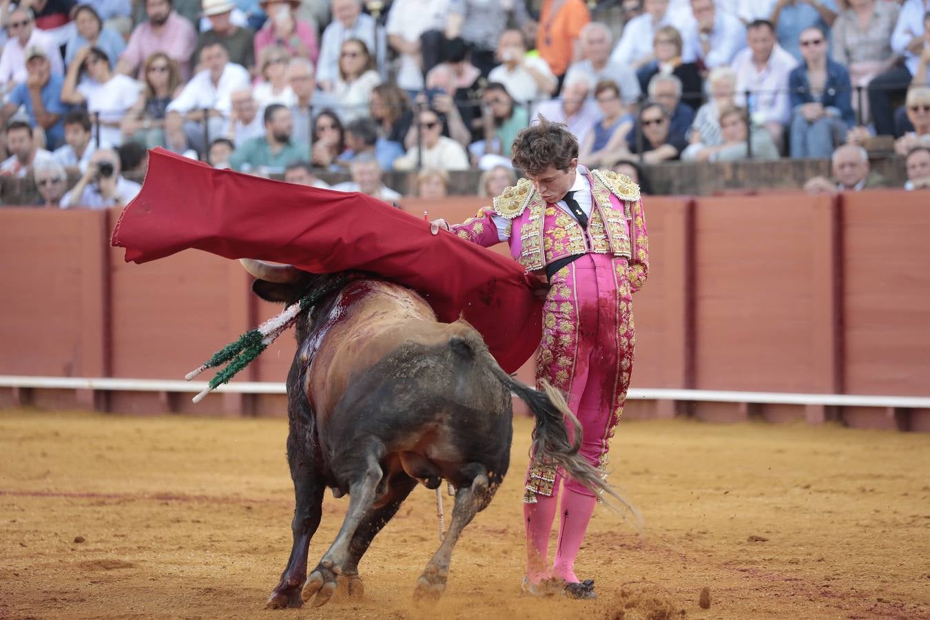 En imágenes, Isaac Fonseca impacta en su debut en Sevilla