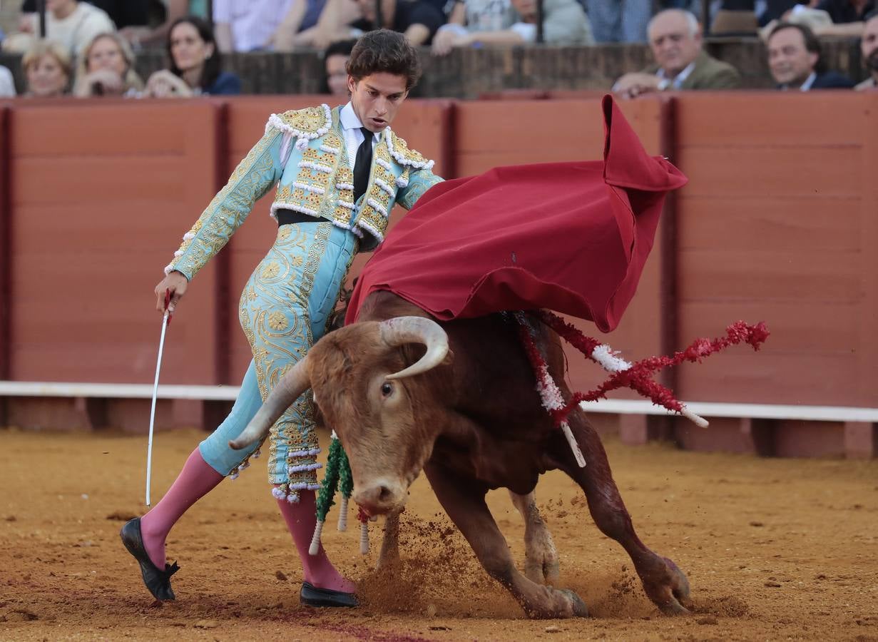 En imágenes, Isaac Fonseca impacta en su debut en Sevilla