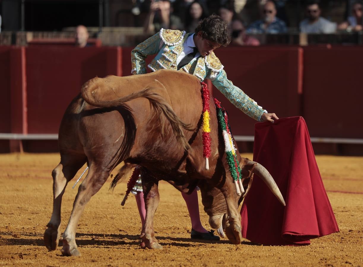 En imágenes, Isaac Fonseca impacta en su debut en Sevilla