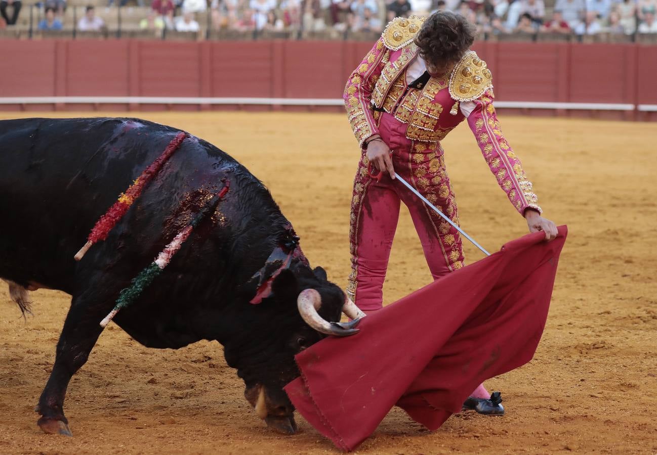 En imágenes, Isaac Fonseca impacta en su debut en Sevilla