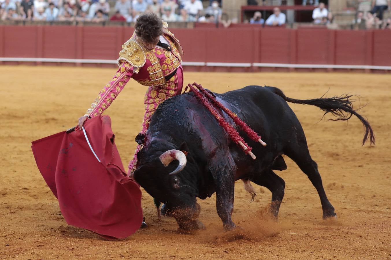 En imágenes, Isaac Fonseca impacta en su debut en Sevilla