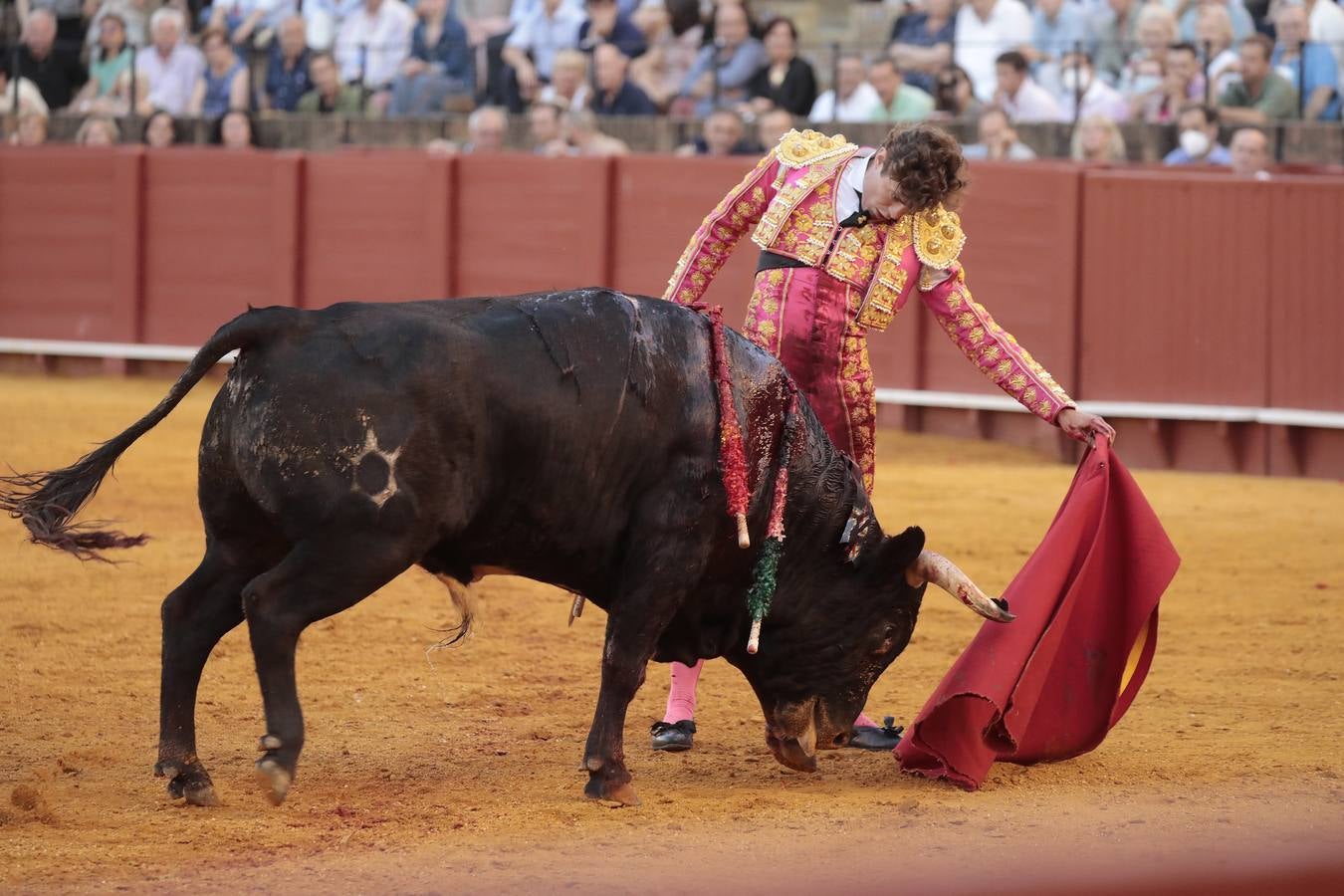 En imágenes, Isaac Fonseca impacta en su debut en Sevilla