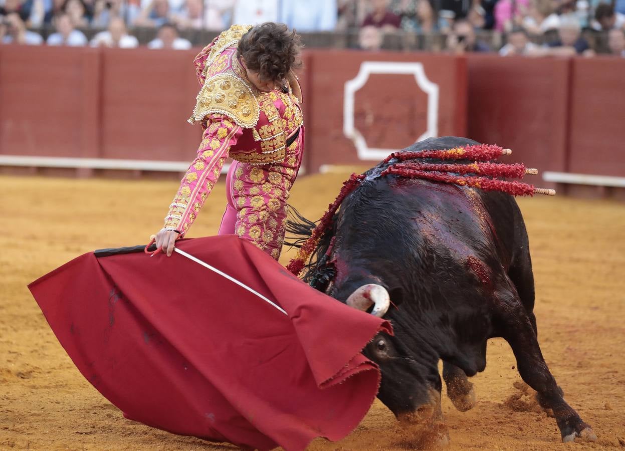 En imágenes, Isaac Fonseca impacta en su debut en Sevilla