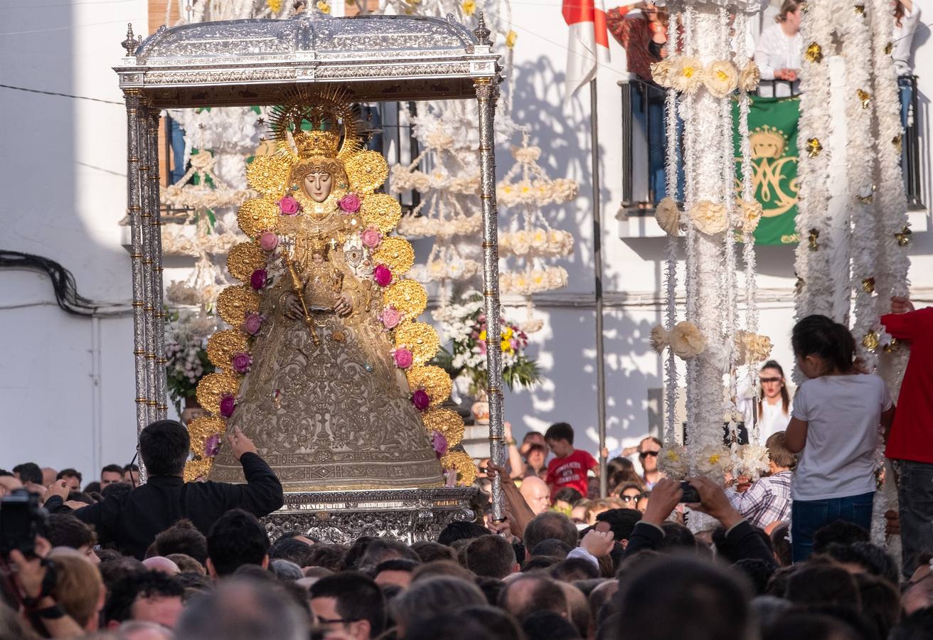 La Reina de Almonte vuelve a la calle, en imágenes