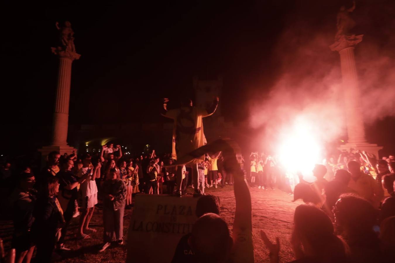 GALERIA: Fotos de la celebración de la afición cadista por la permanencia del Cádiz CF