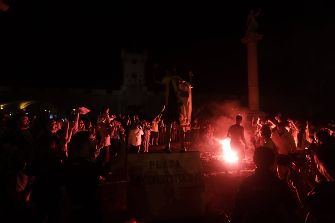 GALERIA: Fotos de la celebración de la afición cadista por la permanencia del Cádiz CF