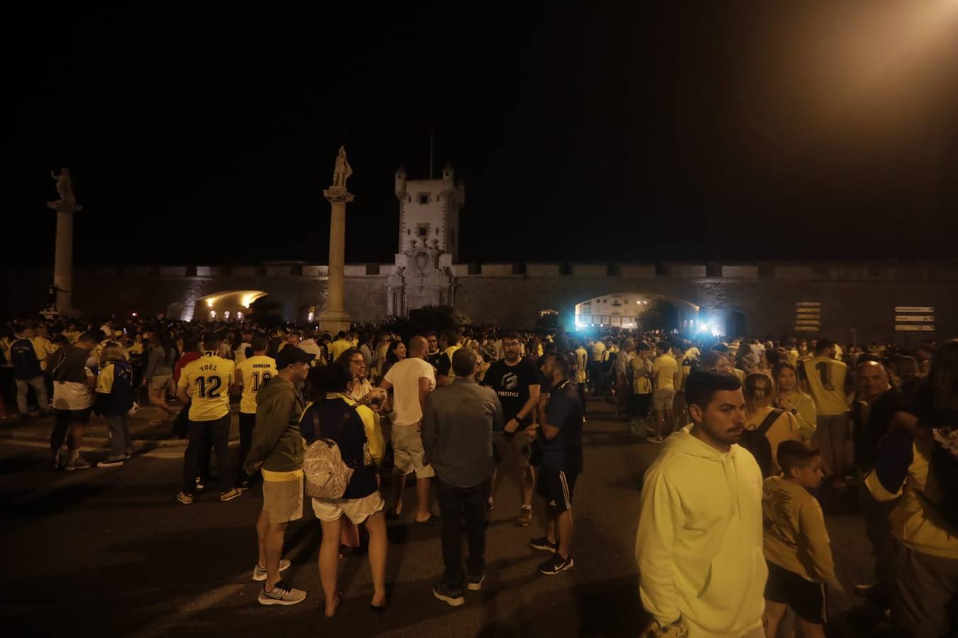 GALERIA: Fotos de la celebración de la afición cadista por la permanencia del Cádiz CF