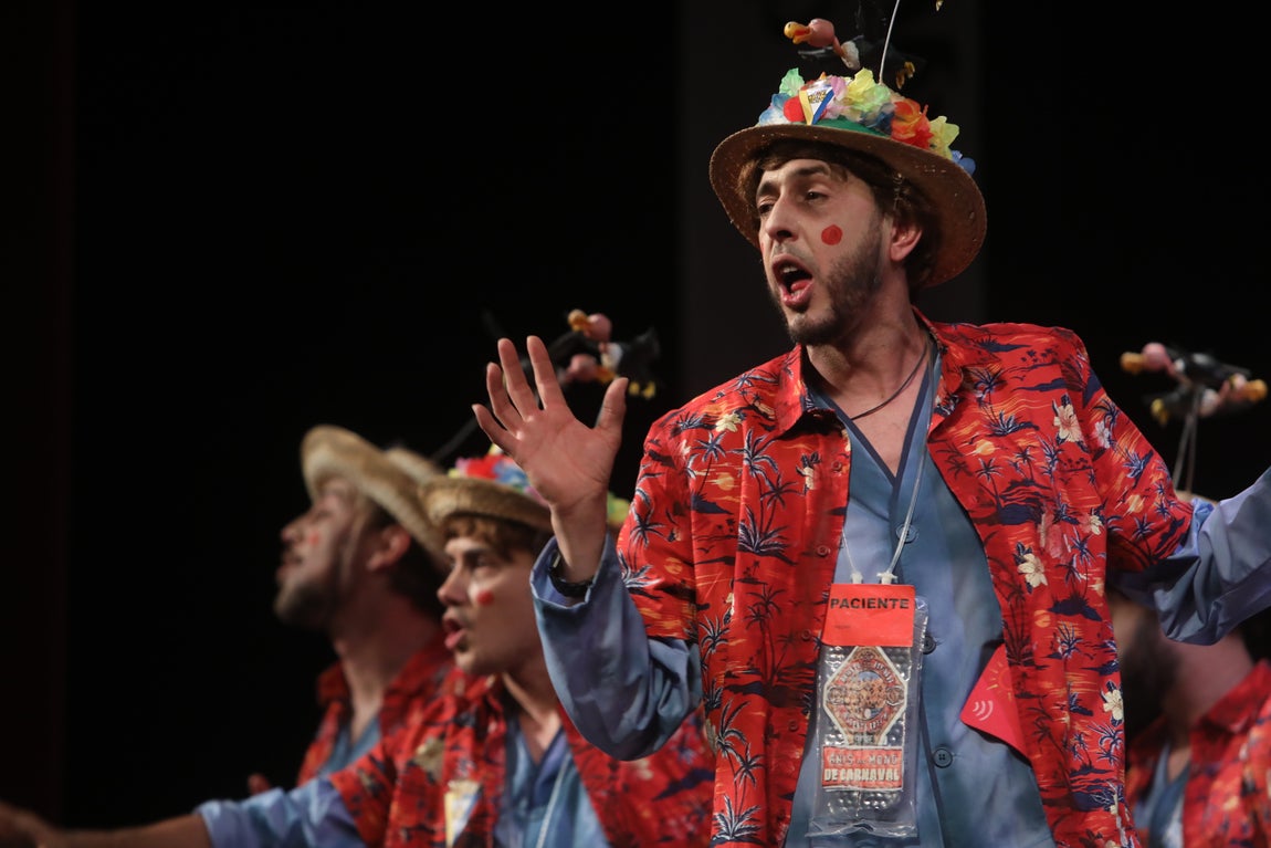 Fotos: chirigota &#039;A vivir que son dos días&#039; en el COAC 2022