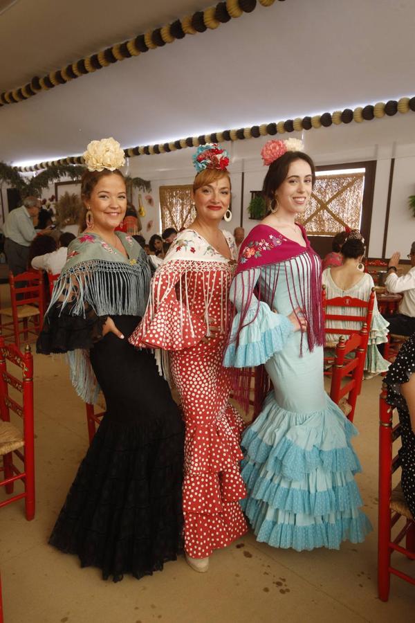 Feria de Córdoba 2022 | El elegante ambiente en las casetas del lunes, en imágenes