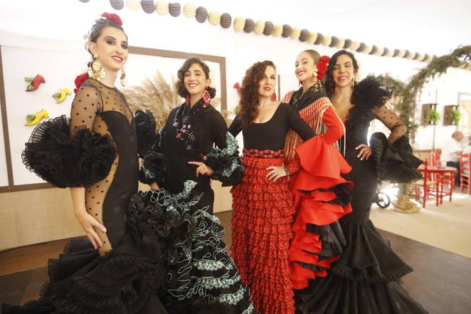 Feria de Córdoba 2022 | El elegante ambiente en las casetas del lunes, en imágenes