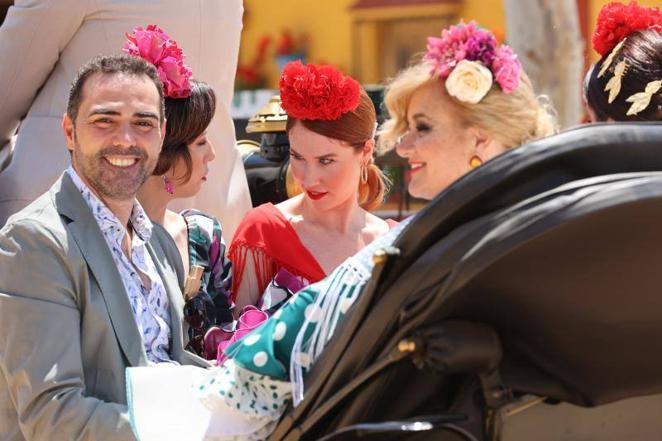 El relajado ambiente en el recinto ferial del lunes de la Feria de Córdoba, en imágenes