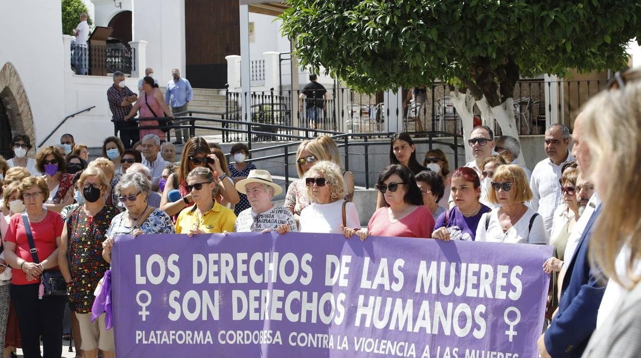 La conmoción en Montemayor por el asesinato de una joven, en imágenes