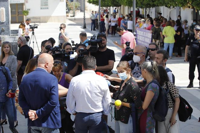 La conmoción en Montemayor por el asesinato de una joven, en imágenes