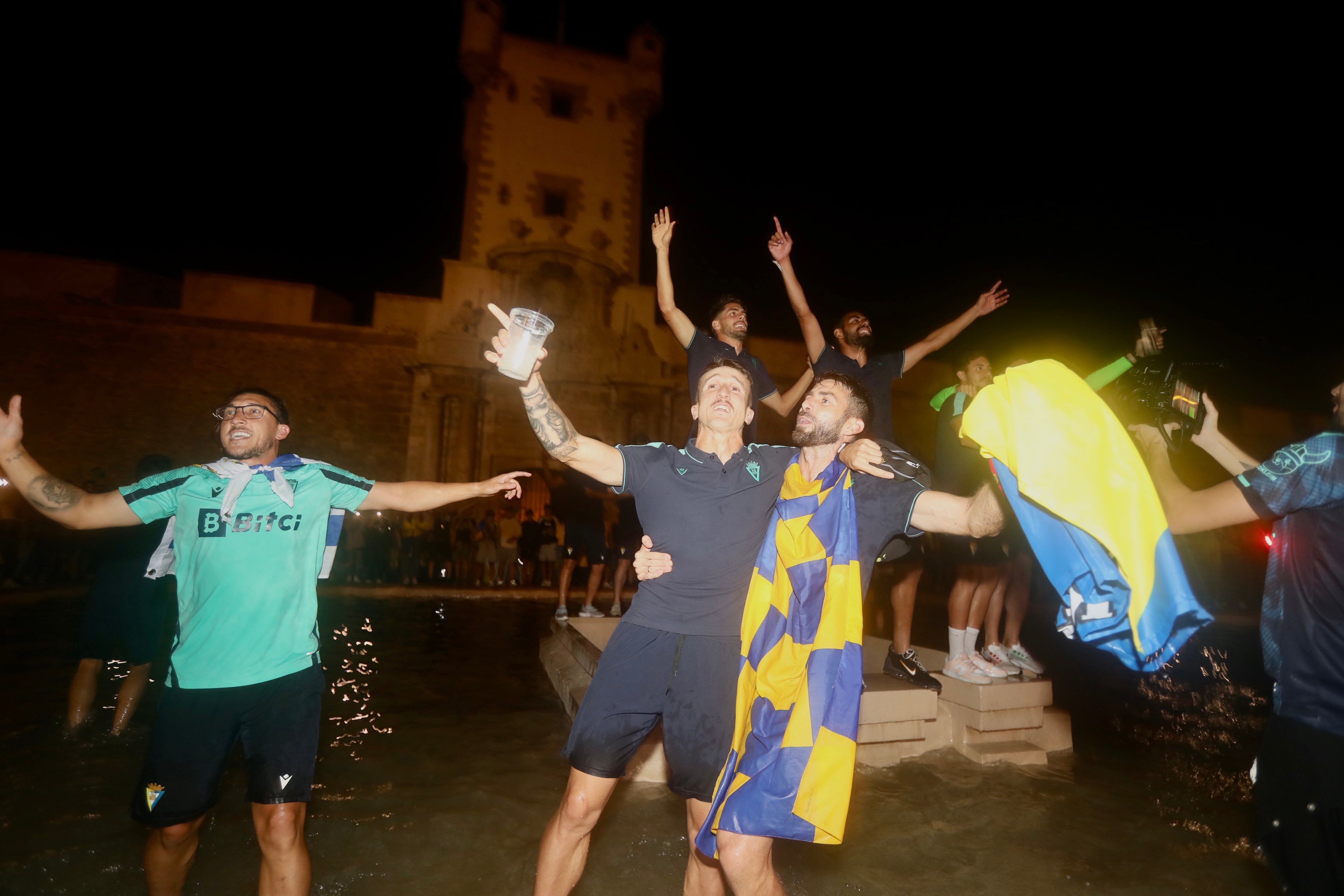 La celebración del Cádiz CF con su afición en imágenes