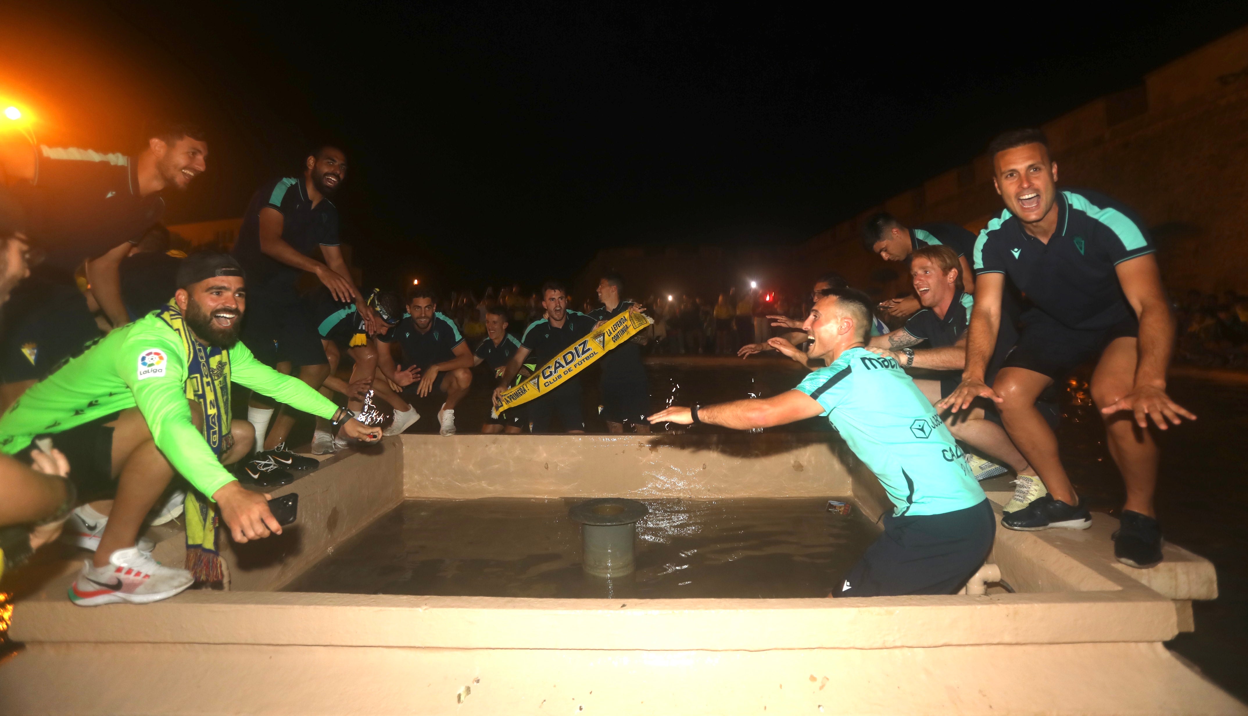 La celebración del Cádiz CF con su afición en imágenes