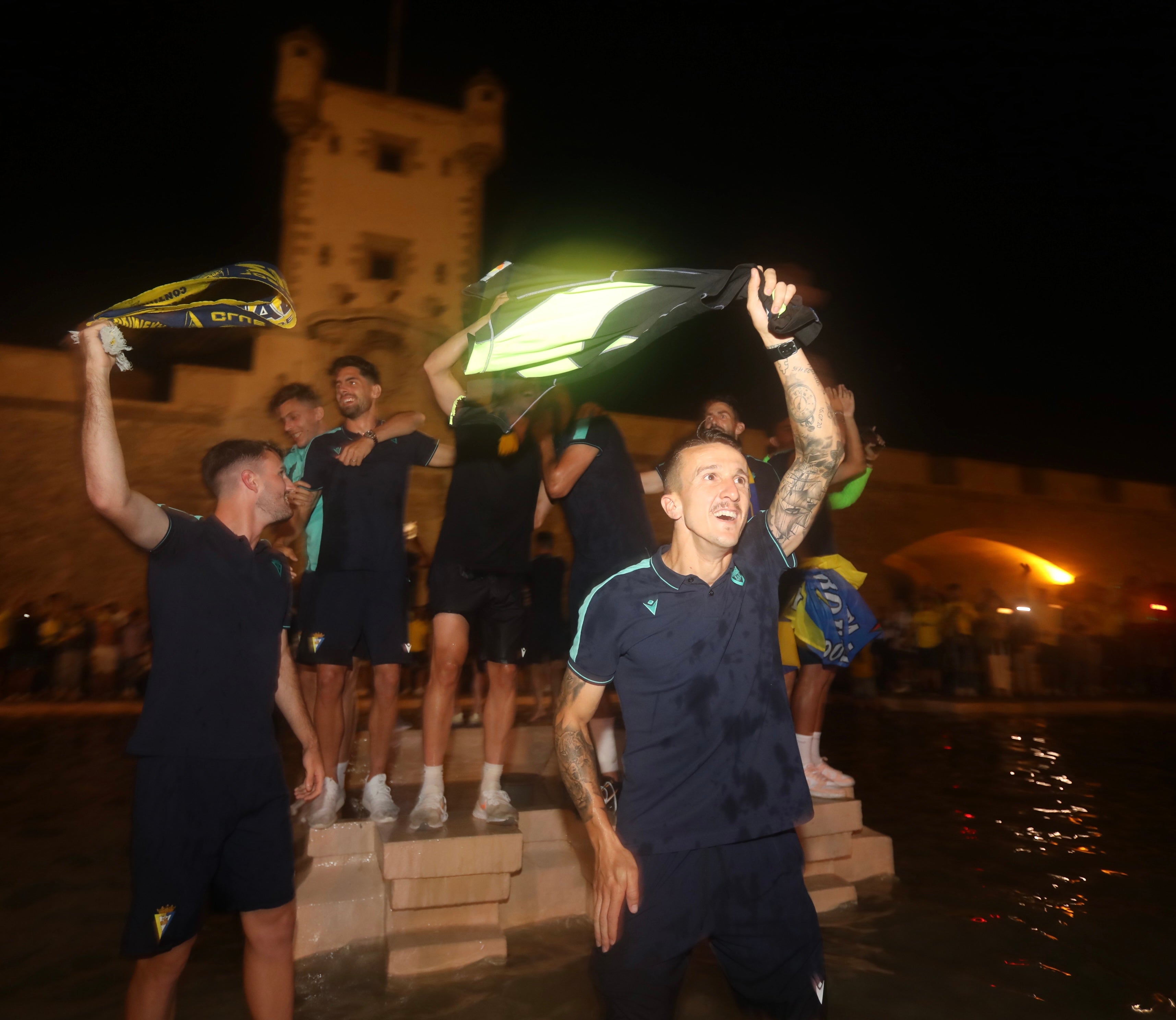 La celebración del Cádiz CF con su afición en imágenes