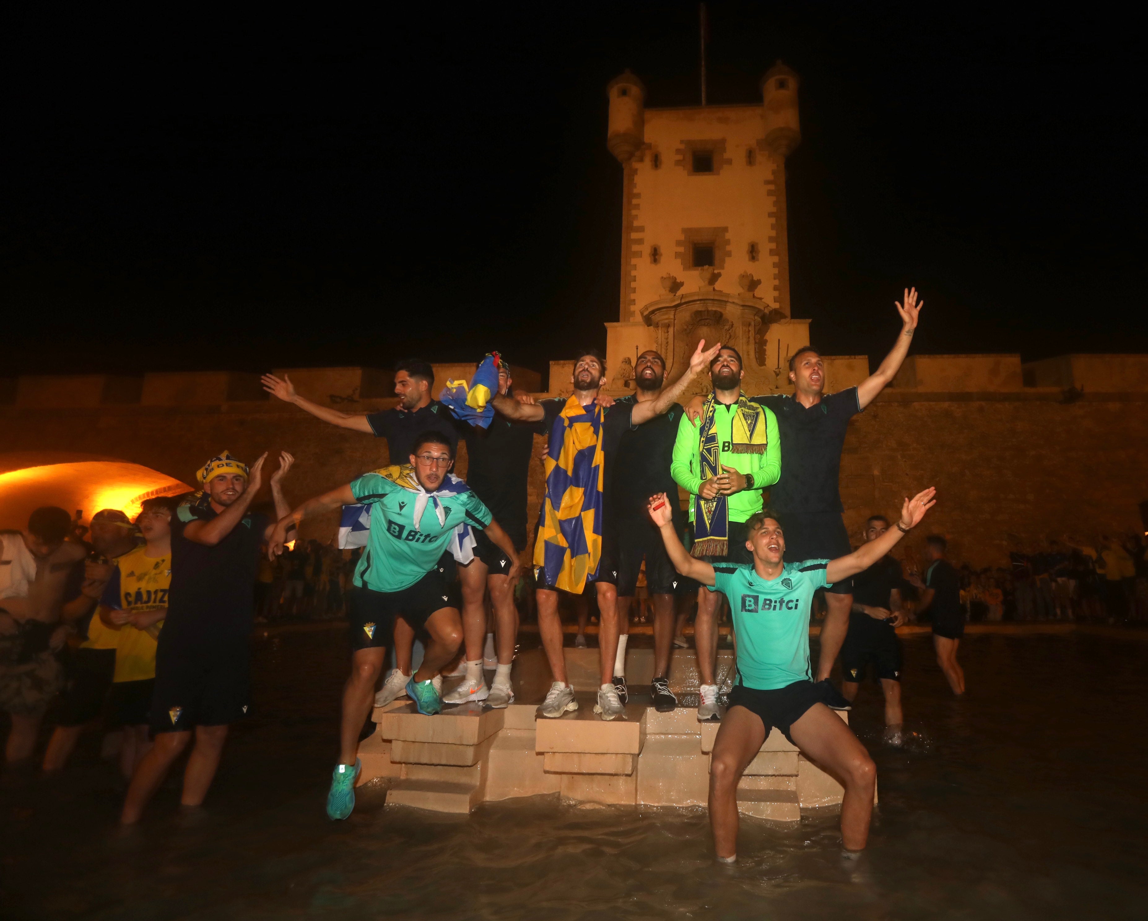 La celebración del Cádiz CF con su afición en imágenes