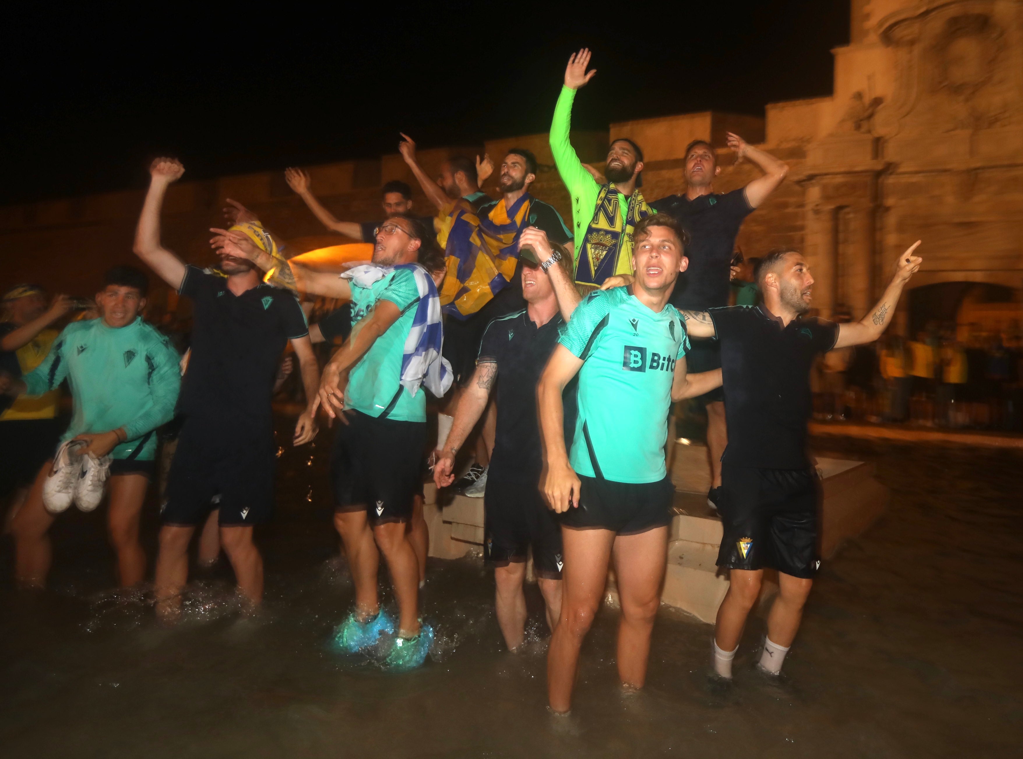 La celebración del Cádiz CF con su afición en imágenes