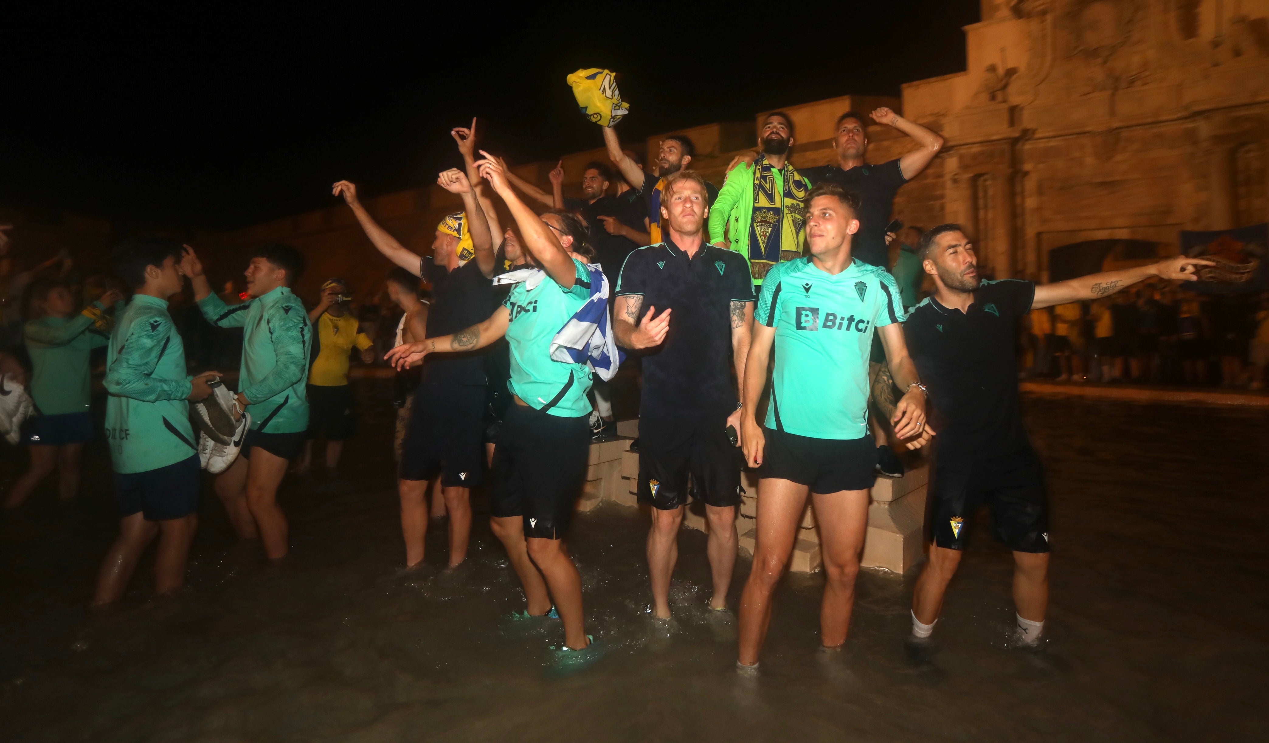 La celebración del Cádiz CF con su afición en imágenes