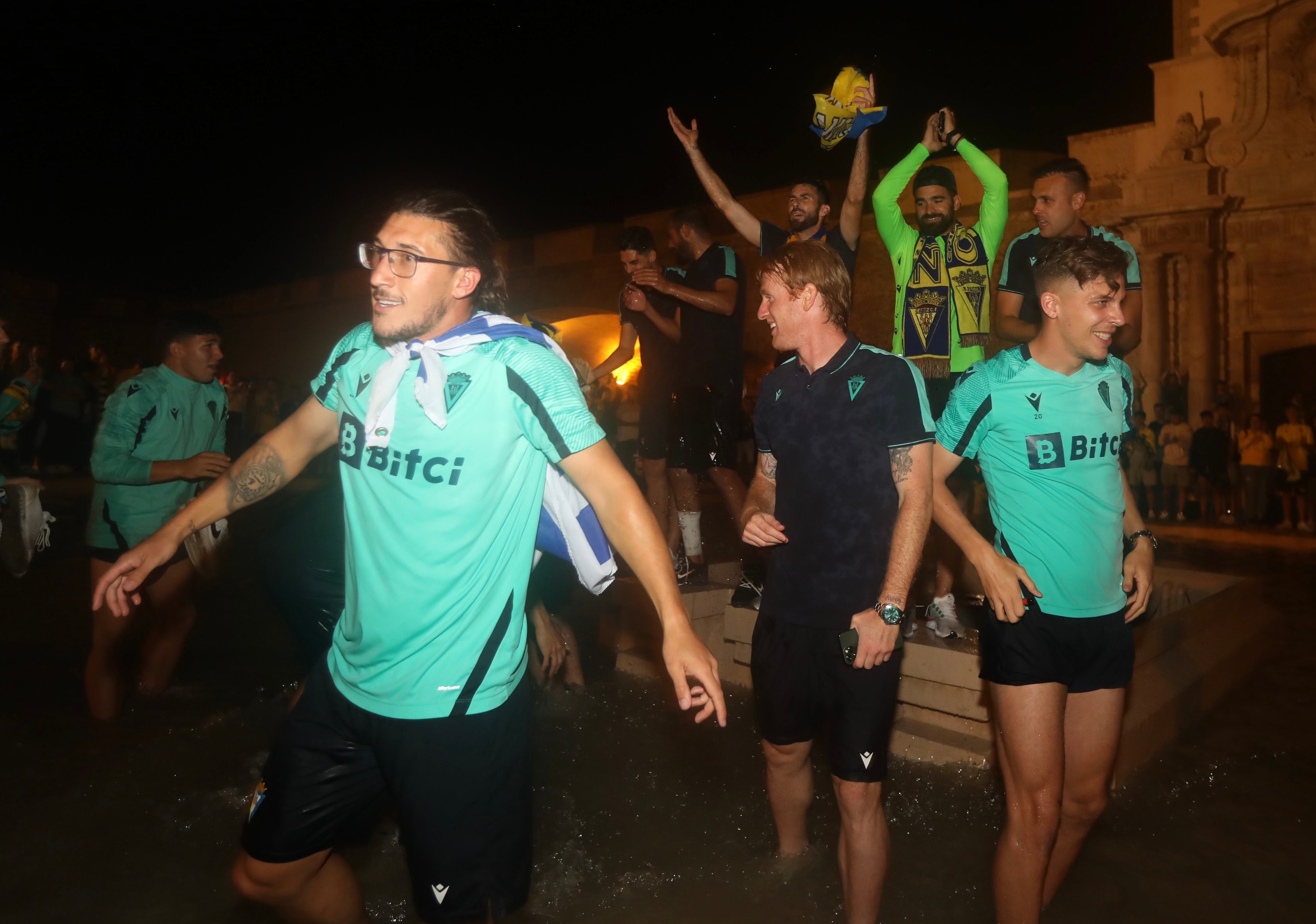 La celebración del Cádiz CF con su afición en imágenes