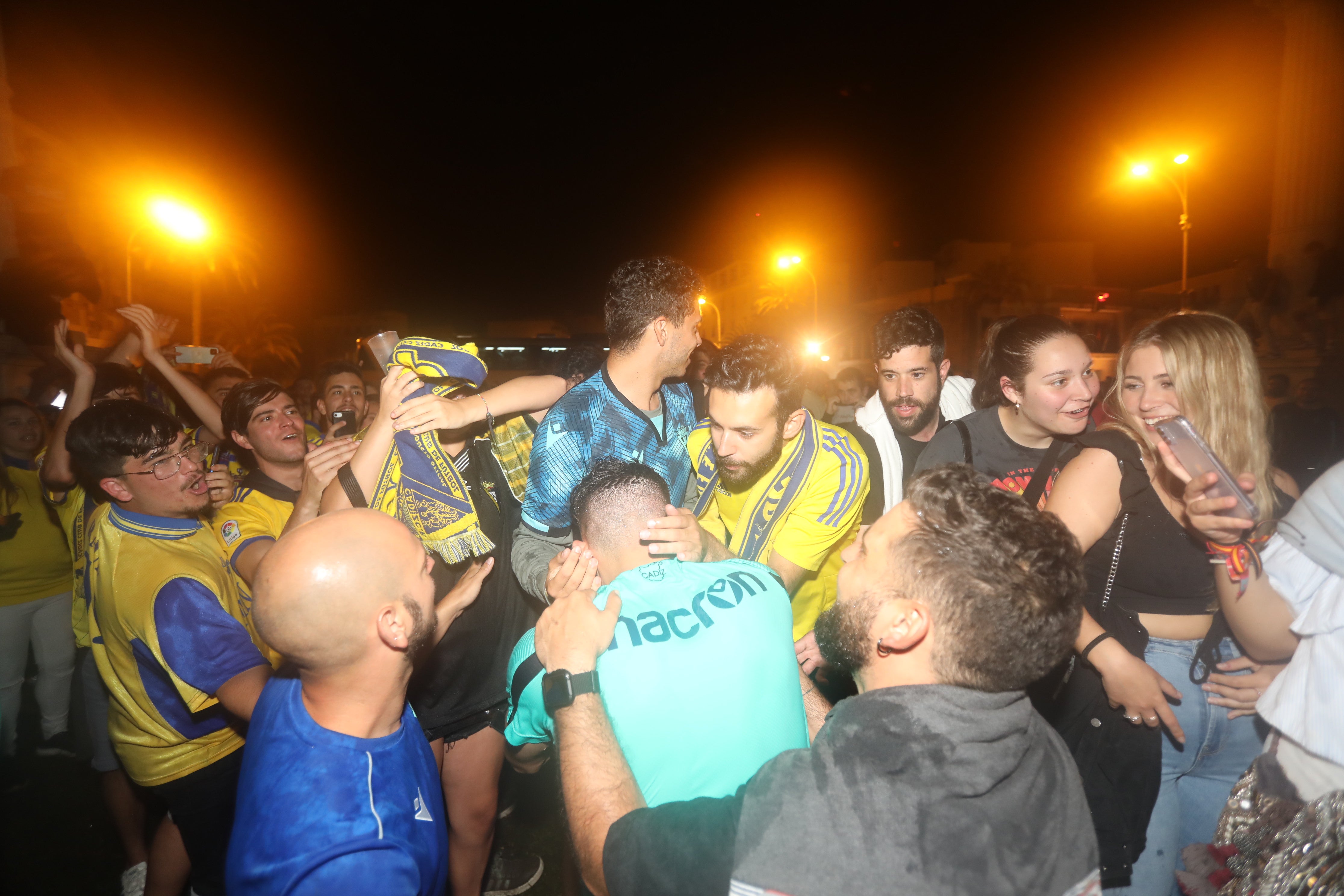 La celebración del Cádiz CF con su afición en imágenes