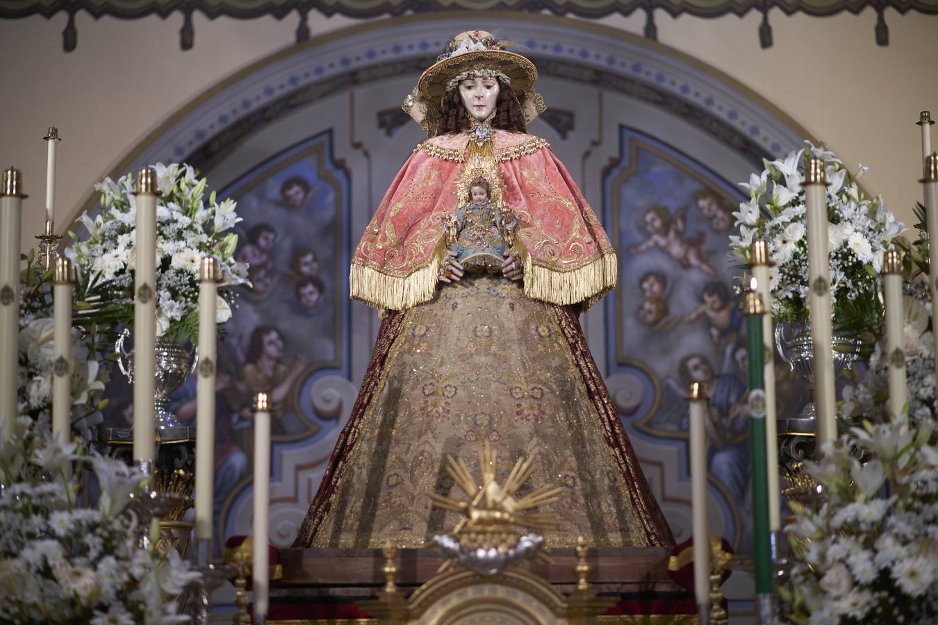 La Virgen del Rocío ha amanecido de Pastora en Almonte anunciando ya su vuelta a la aldea