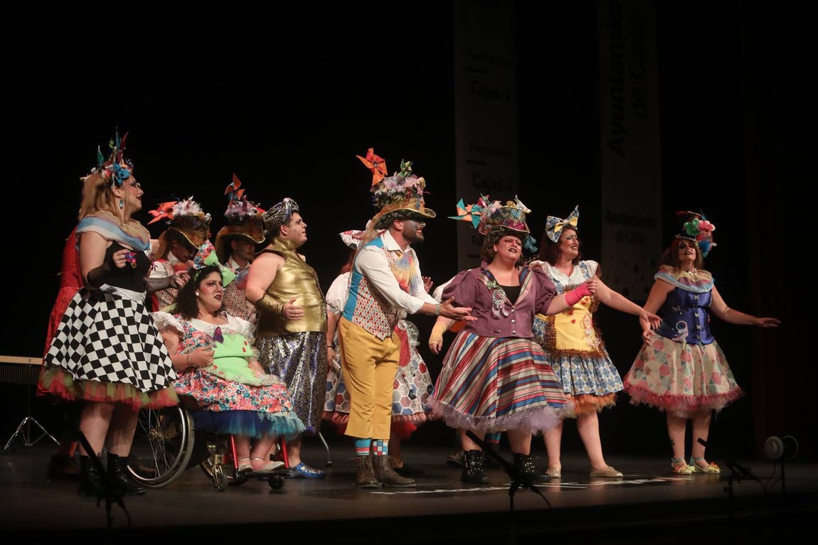 Fotos: Comparsa &#039;Bendita locura&#039; en el COAC 2022. Carnaval de Cádiz