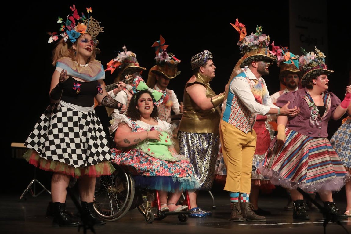 Fotos: Comparsa &#039;Bendita locura&#039; en el COAC 2022. Carnaval de Cádiz