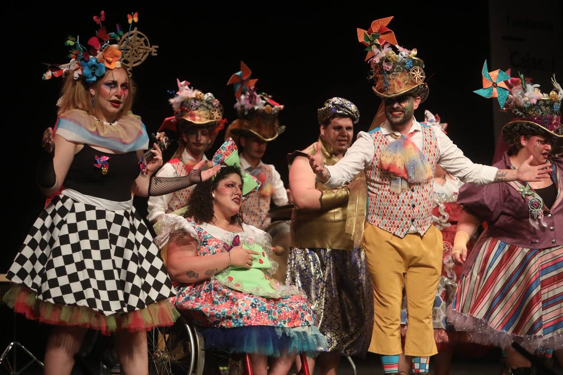 Fotos: Comparsa &#039;Bendita locura&#039; en el COAC 2022. Carnaval de Cádiz