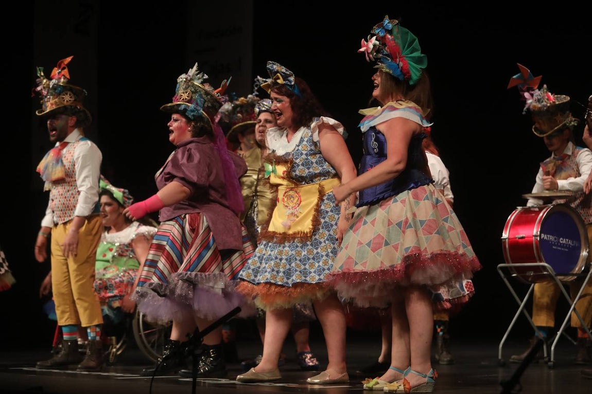 Fotos: Comparsa &#039;Bendita locura&#039; en el COAC 2022. Carnaval de Cádiz