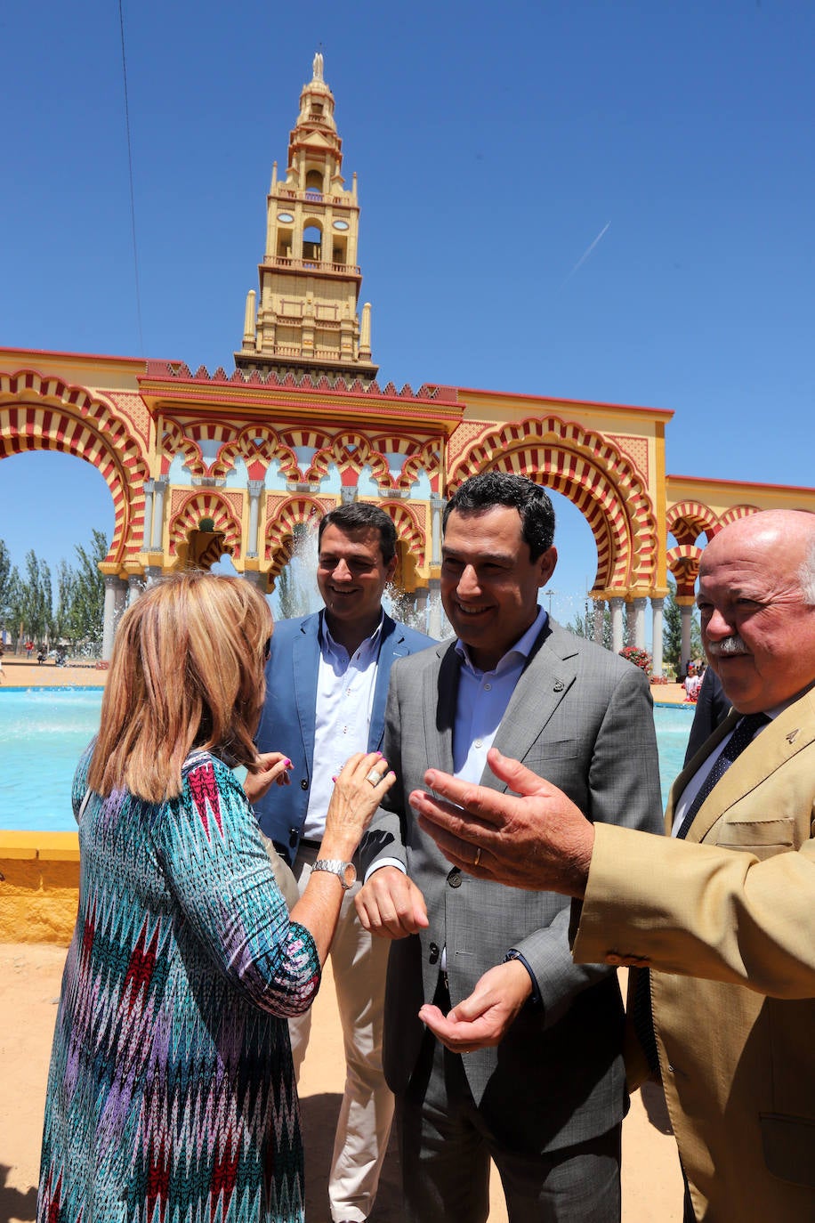 La visita del presidente de la Junta a la Feria, en imágenes