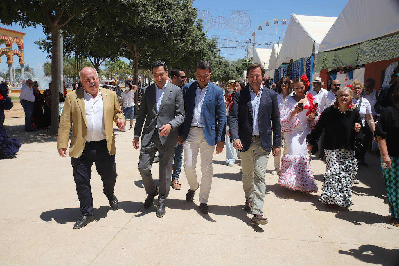 La visita del presidente de la Junta a la Feria, en imágenes