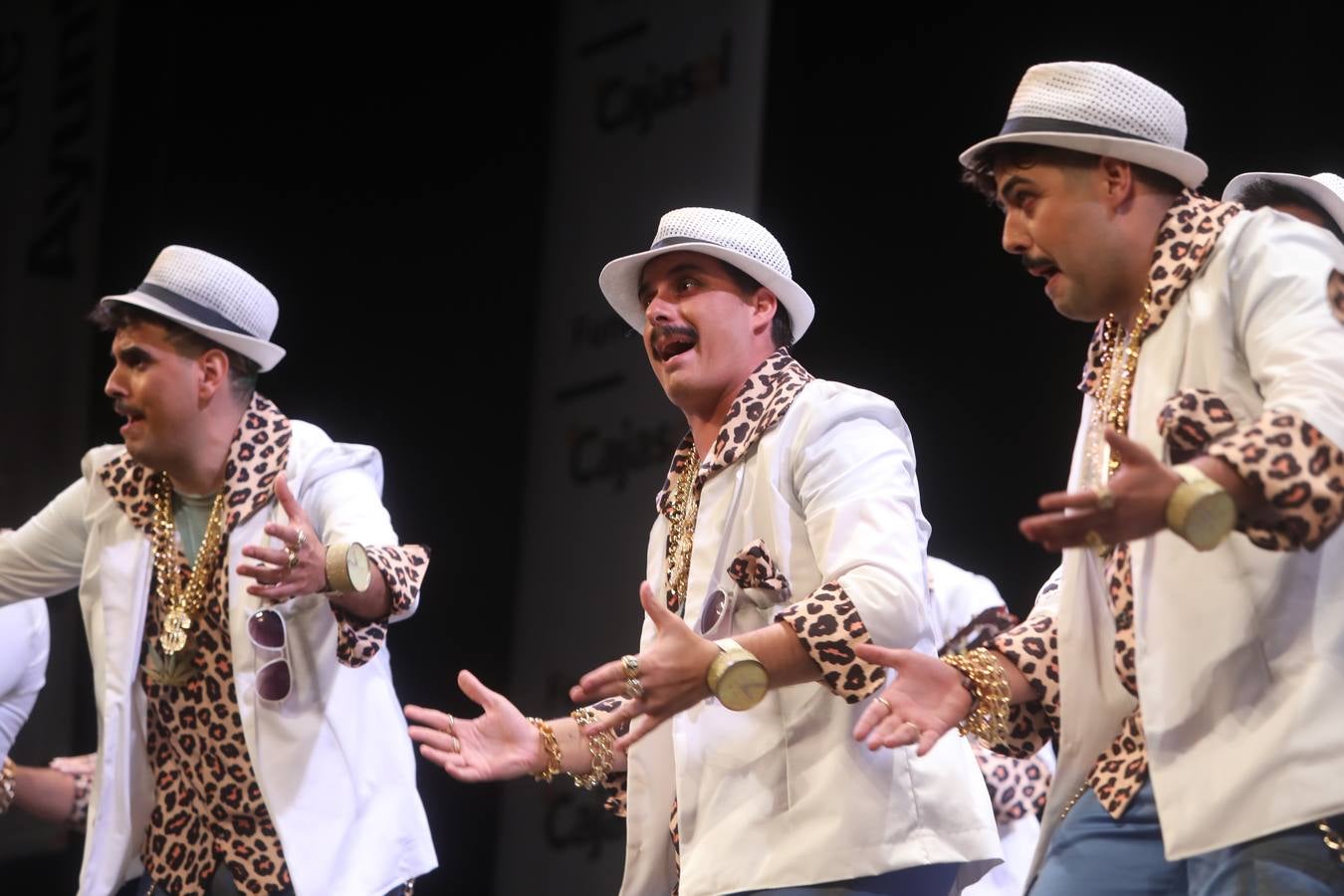 Fotos: Chirigota &#039;Yo no me quito del medio&#039; en el COAC 2022. Carnaval de Cádiz