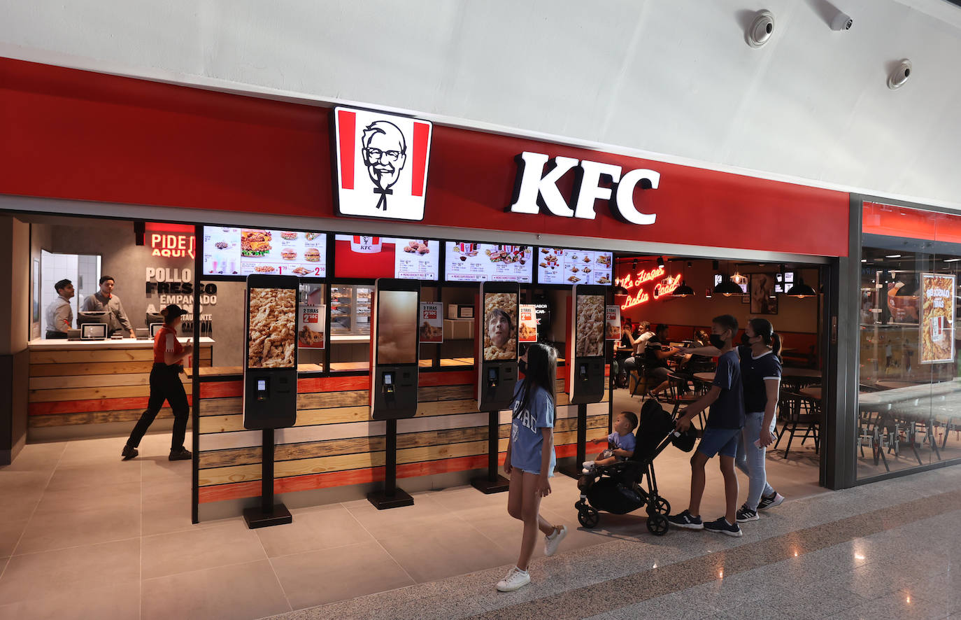 La inauguración del KFC en El Arcángel de Córdoba, en imágenes