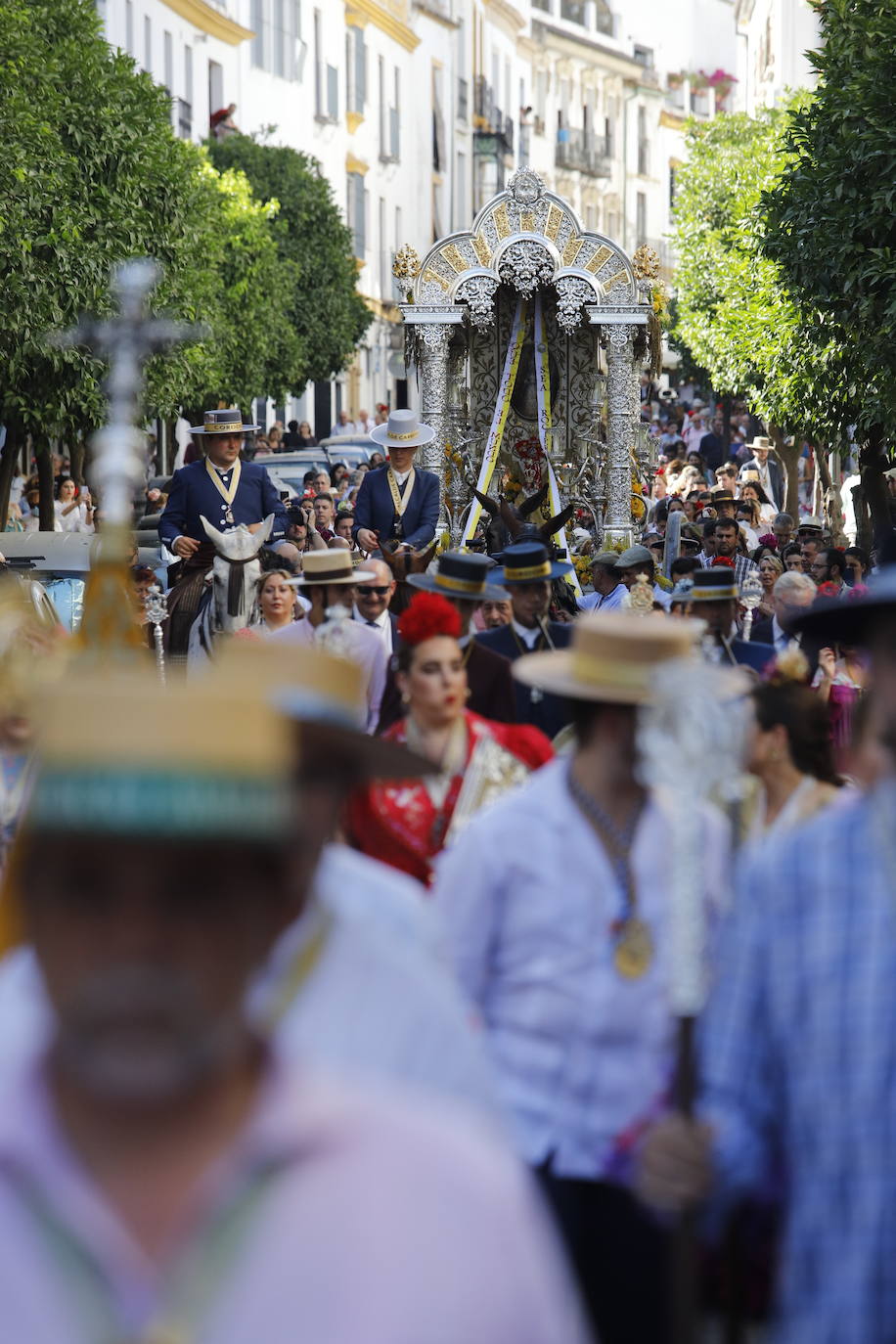 La belleza de la salida de la Hermandad del Rocío de Córdoba, en imágenes