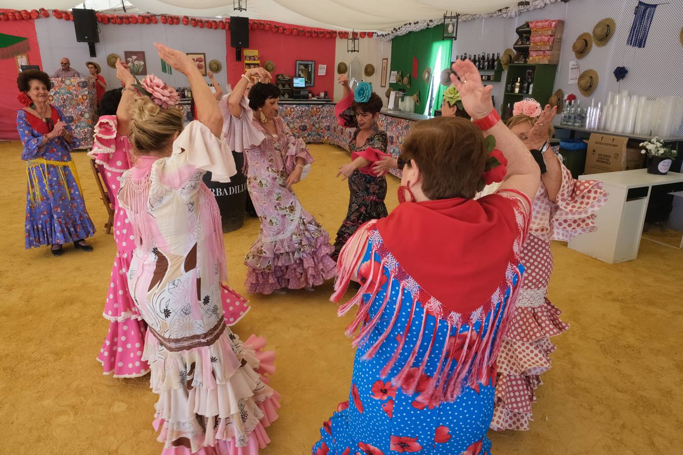 Fotos: Viento y calor en la primera jornada de la Feria de El Puerto en Las Banderas