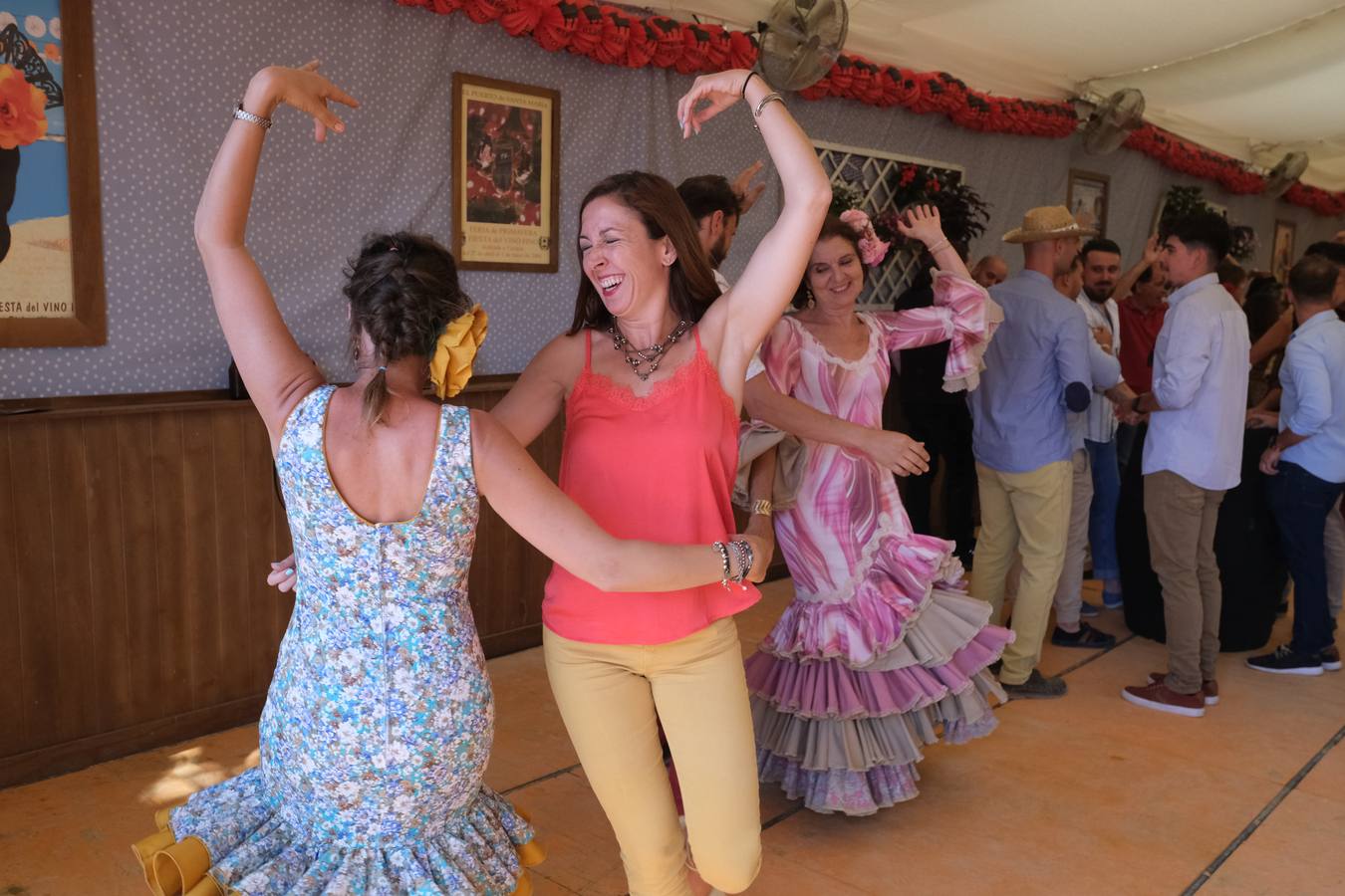 Fotos: Viento y calor en la primera jornada de la Feria de El Puerto en Las Banderas