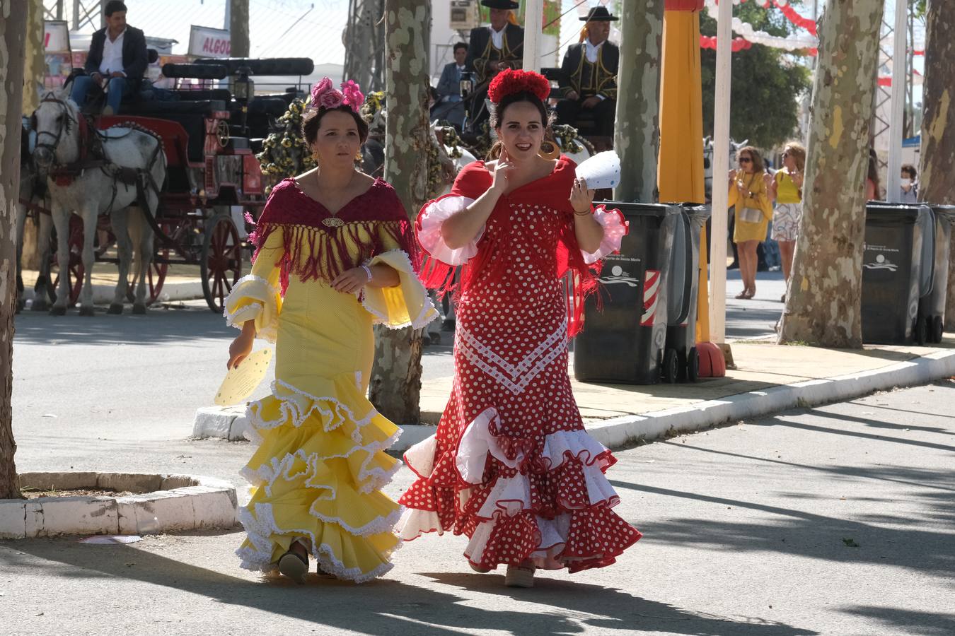 Fotos: Viento y calor en la primera jornada de la Feria de El Puerto en Las Banderas