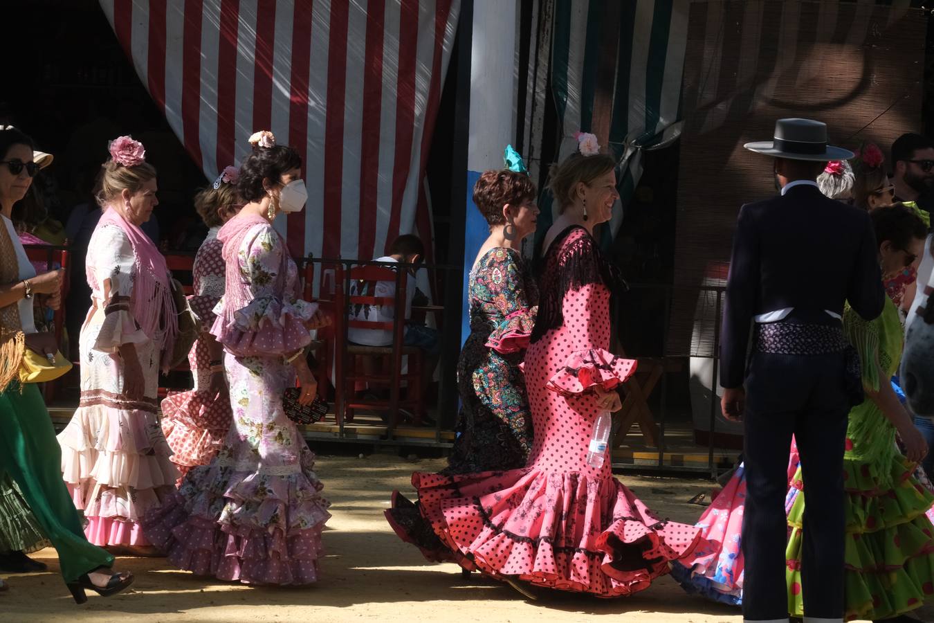 Fotos: Viento y calor en la primera jornada de la Feria de El Puerto en Las Banderas