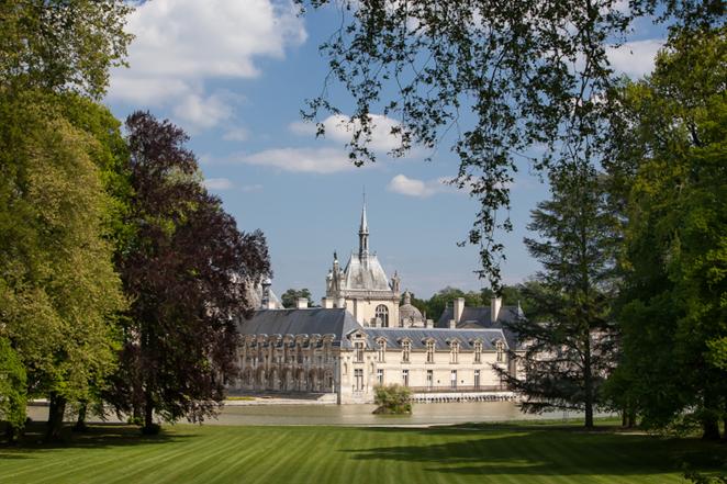 El exclusivo hotel del Real Madrid en París. Se trata de un histórico hotel de cinco estrellas rodeado de bosque y cuyas instalaciones se distribuyen en un total de 7.800 hectáreas.