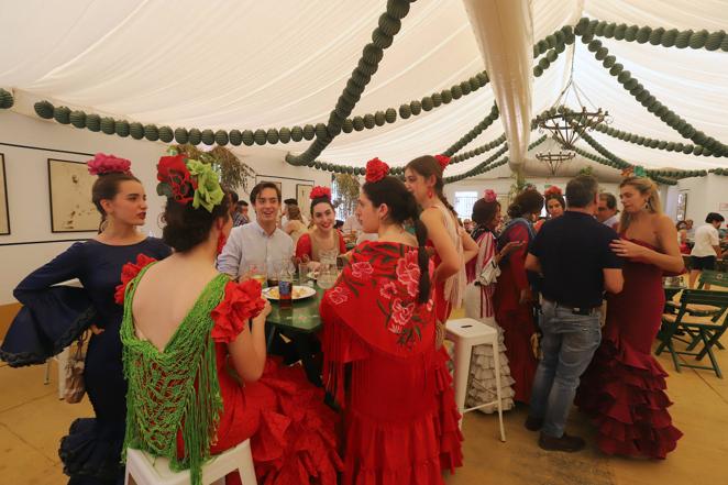 Feria de Córdoba 2022 | El colorido ambiente en las casetas del viernes, en imágenes