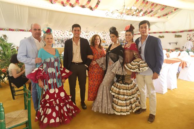 Feria de Córdoba 2022 | El colorido ambiente en las casetas del viernes, en imágenes