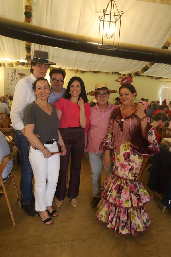 Feria de Córdoba 2022 | El colorido ambiente en las casetas del viernes, en imágenes