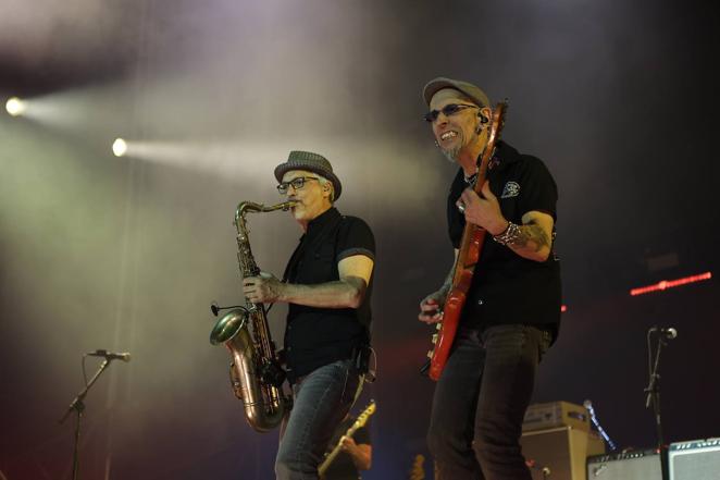 El vibrante concierto de Fito Fitipaldi en Córdoba, en imágenes