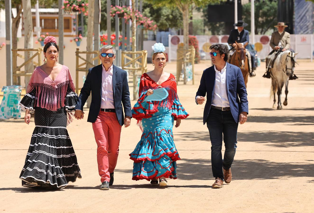 El divertido ambiente del viernes de Feria de Córdoba, en imágenes