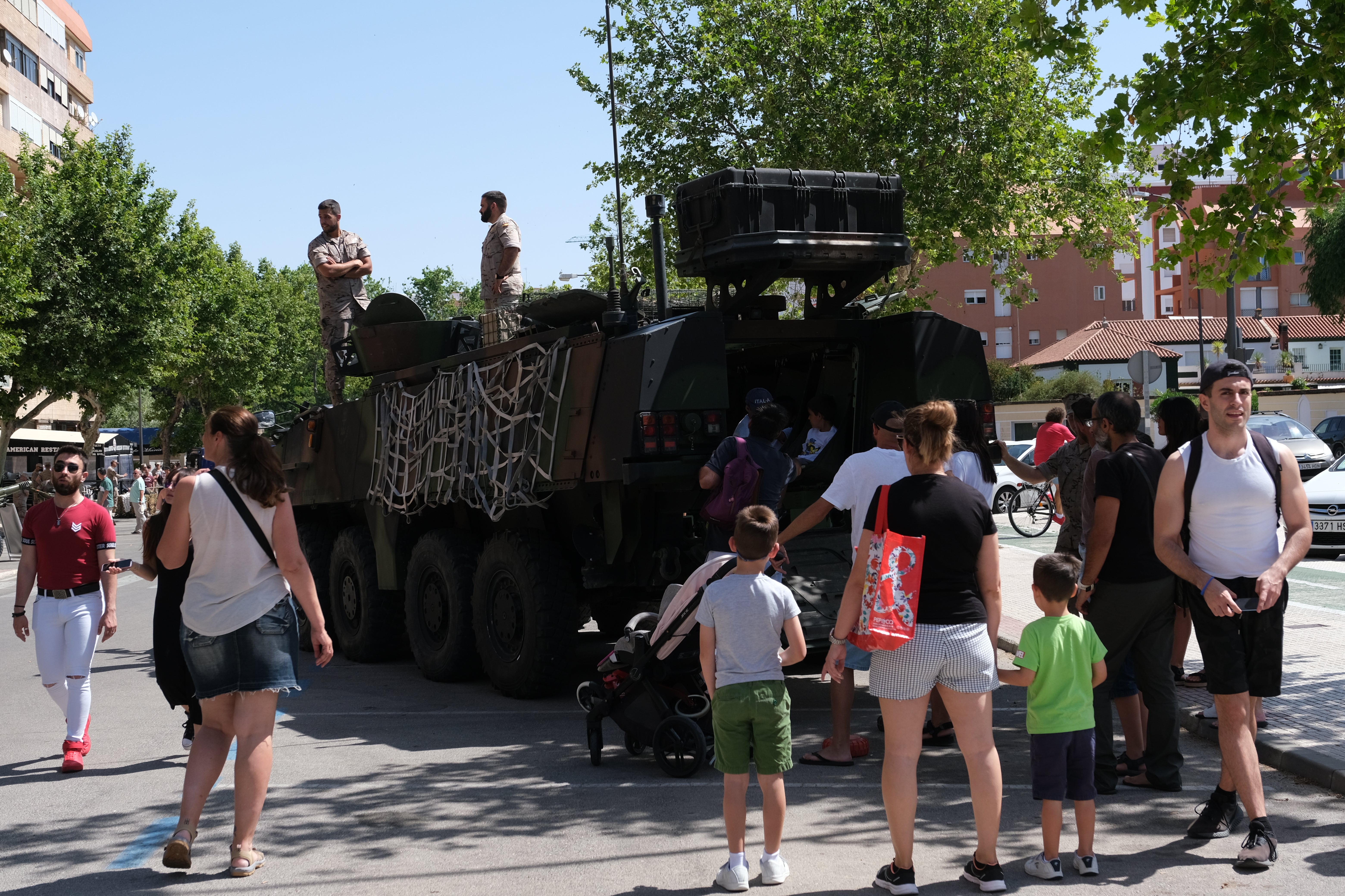 En imágenes: Día de las Fuerzas Armadas en Cádiz