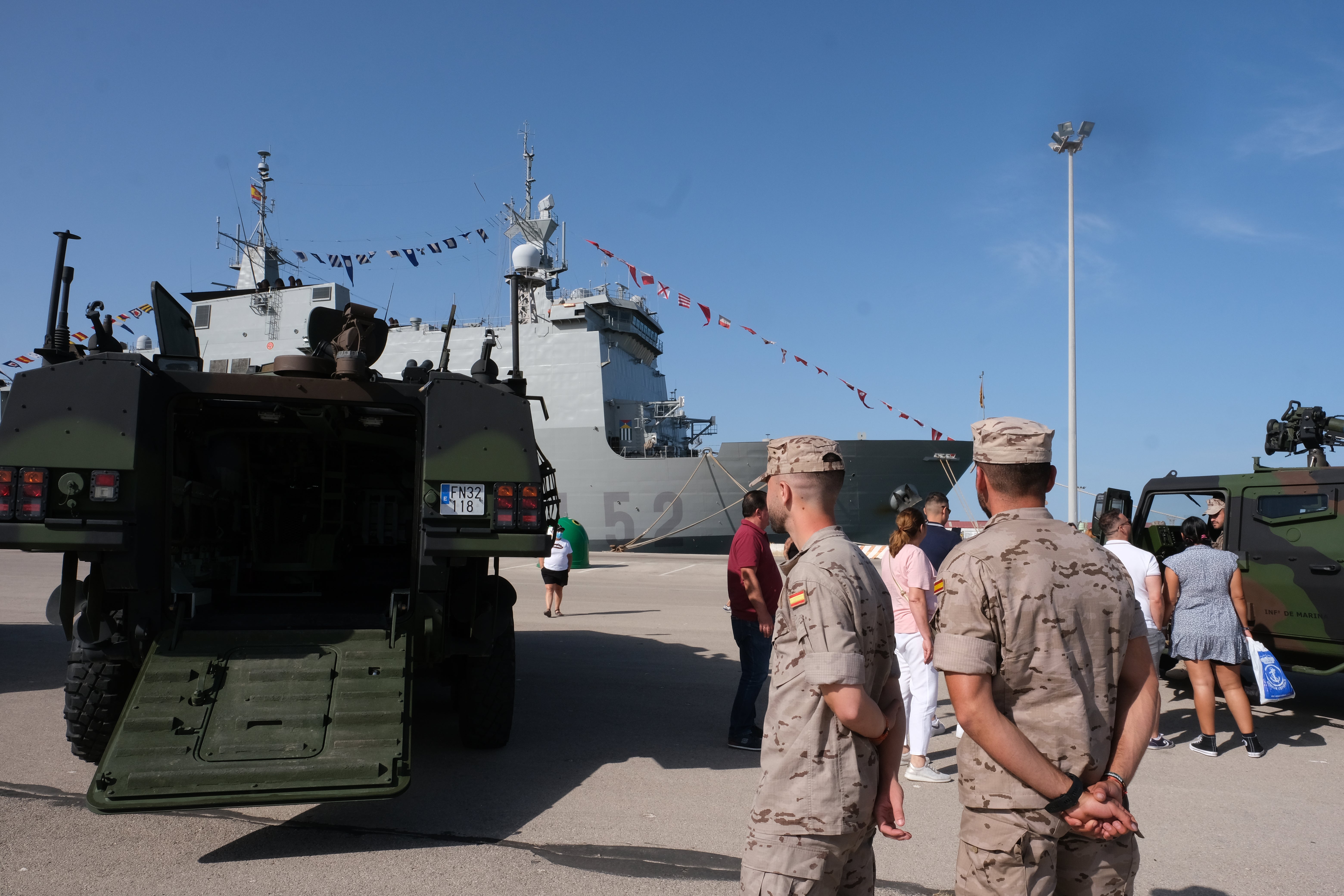 En imágenes: Día de las Fuerzas Armadas en Cádiz